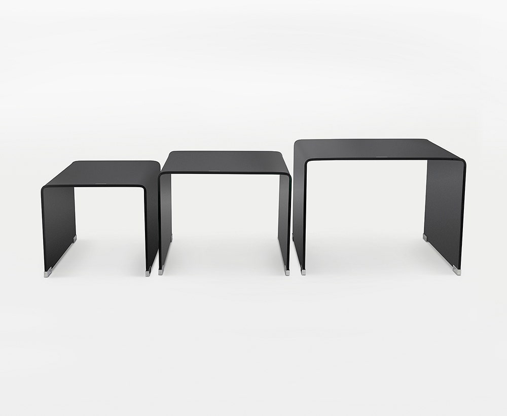 White clearance nesting table