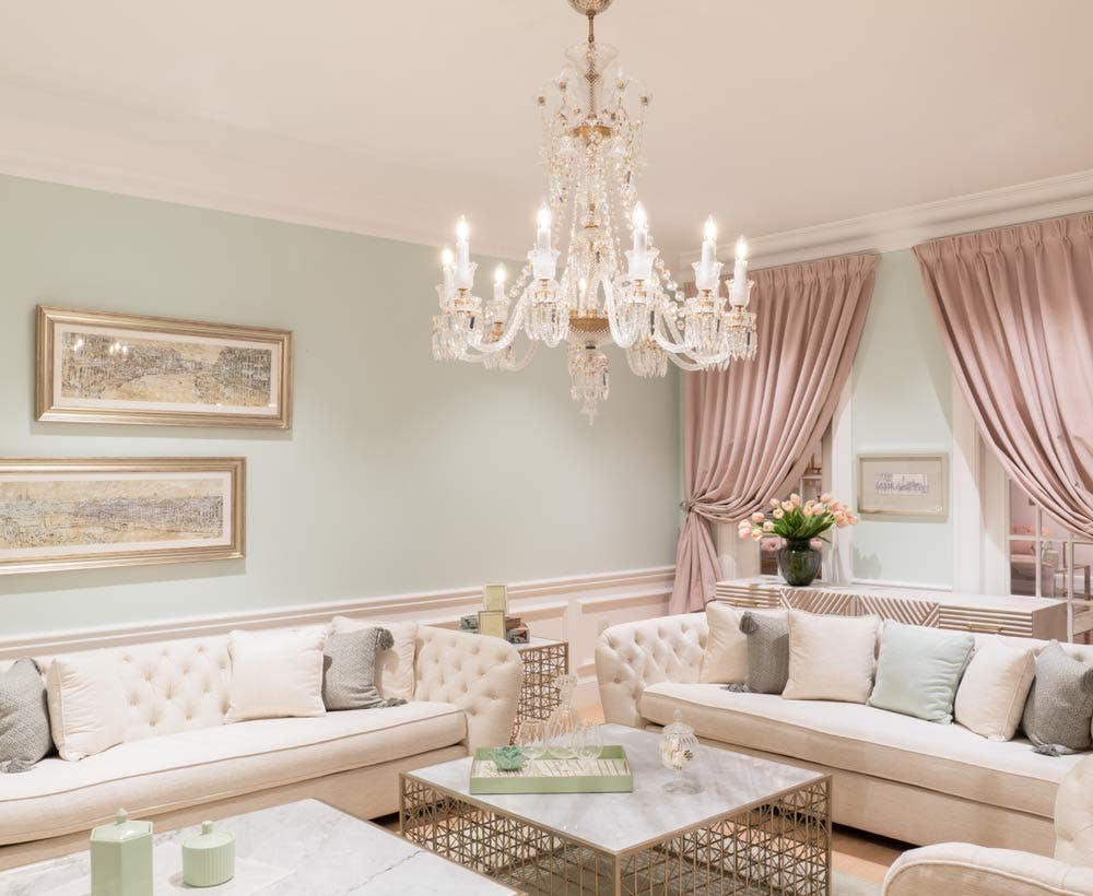 Chandelier in Matt Brass Ideal for House Decoration