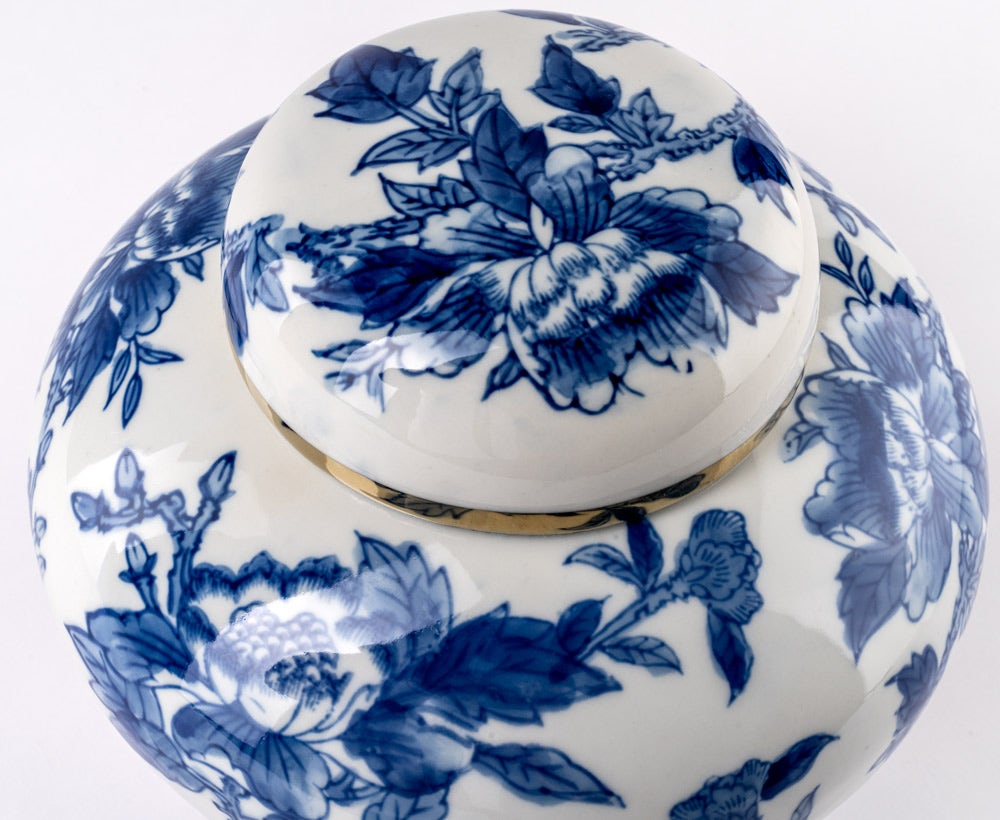 Pleasing Jar in Blue and White for House Decoration