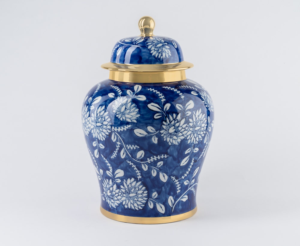 Modish Jar in Blue and White for Ideal House Decoration