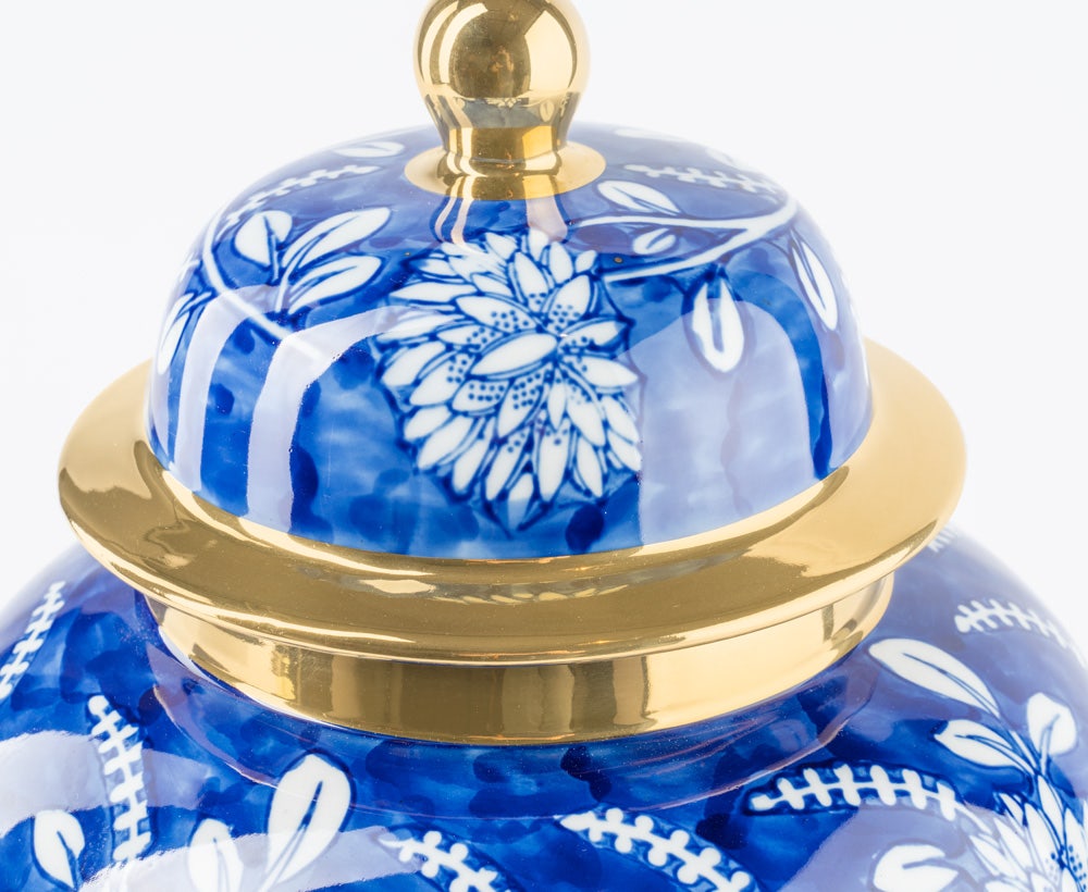 Modish Jar in Blue and White for Ideal House Decoration