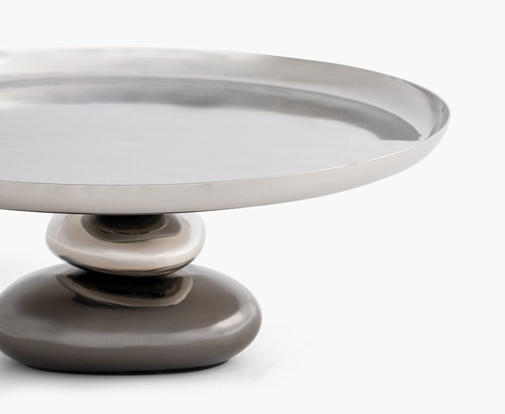 Elevate Your Dessert Presentation with Elegant Cake Stands from 2XL Home UAE